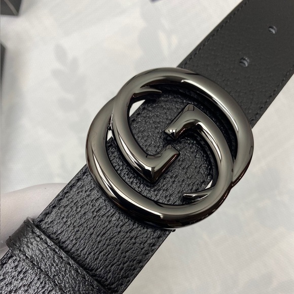 Unisex Gucci Black Leather Interlocking G Gunmetal Buckle Belt - Picture 2 of 5